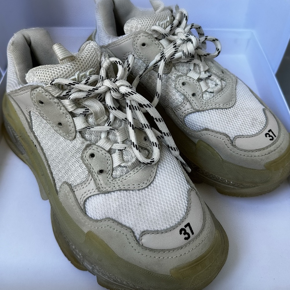 WOMEN'S TRIPLE S SNEAKER CLEAR SOLE IN WHITE